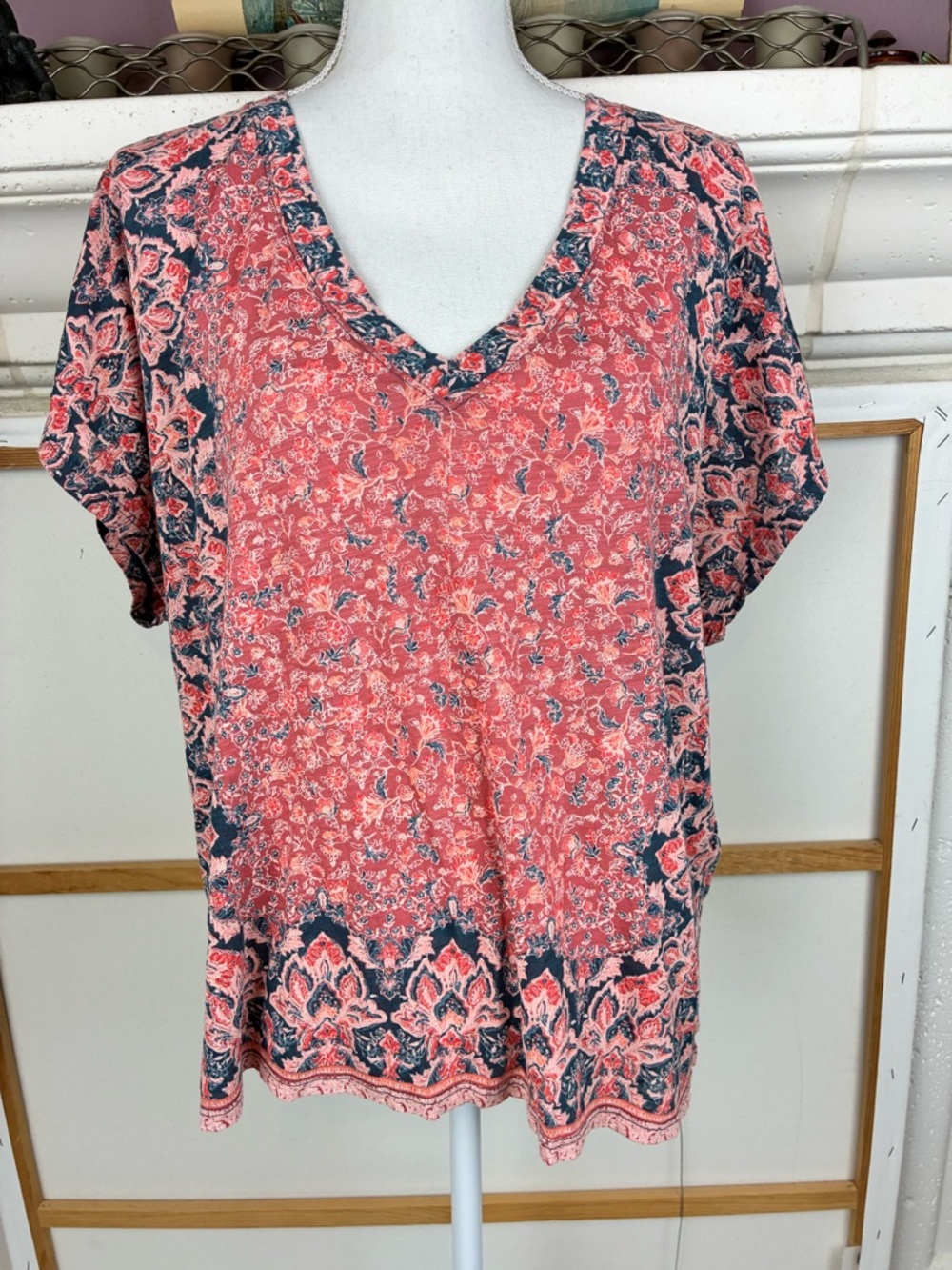 Lucky Brand Pretty Cottagecore cotton Floral V-Neck Tee w/ side vents